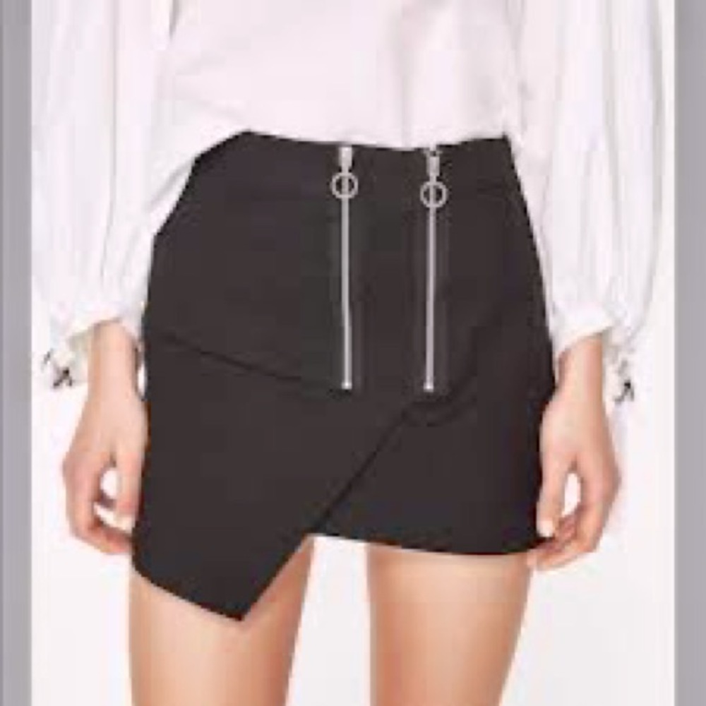 Zara Trafaluc Skirt L. Zara/TRF asymmetrical